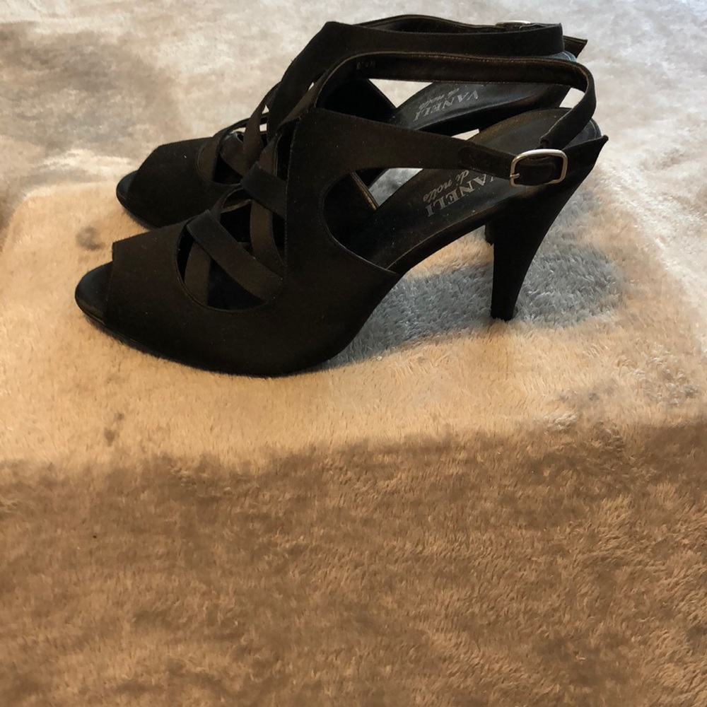 Designer shoes - Picture 2 of 3